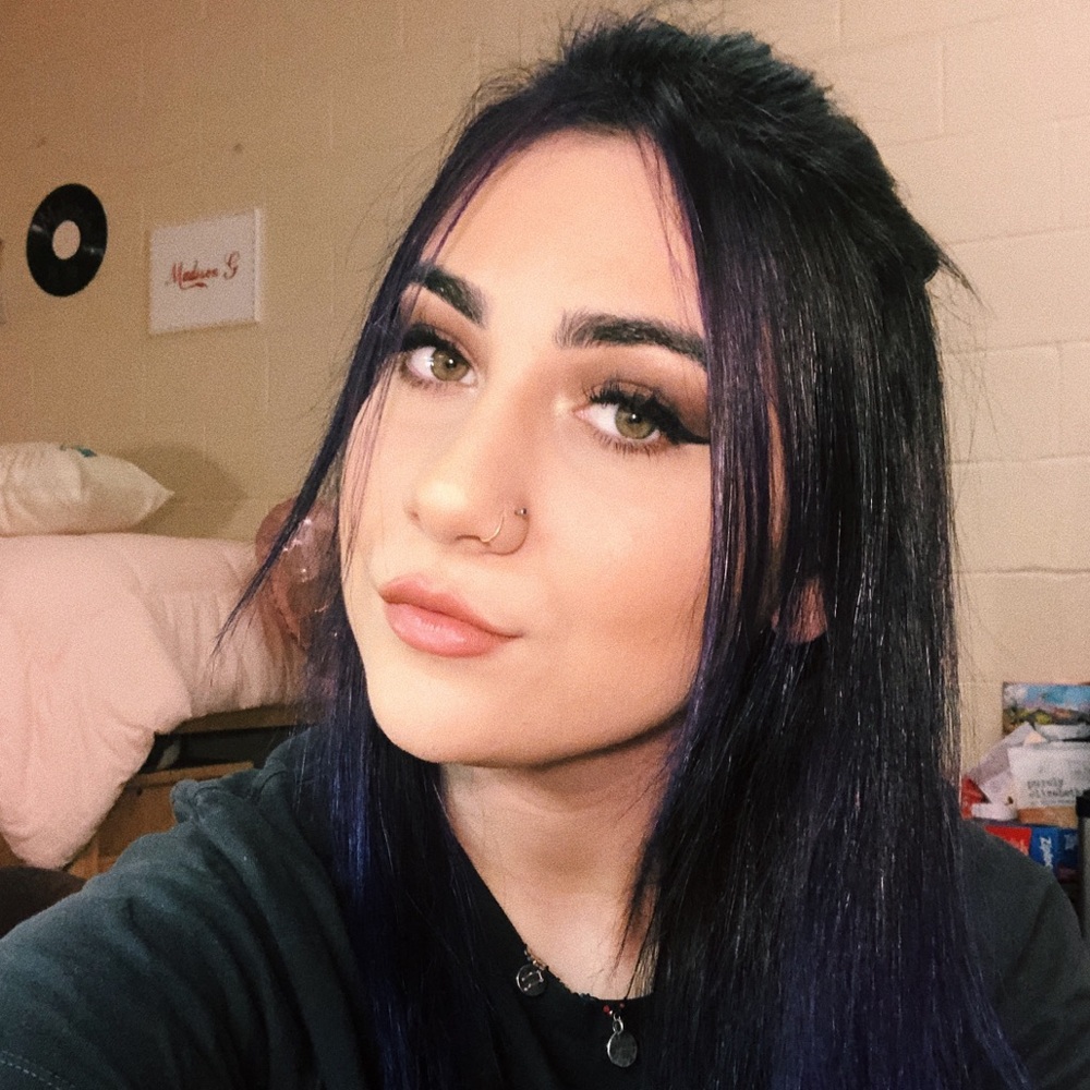 Meet your Posher, Maya